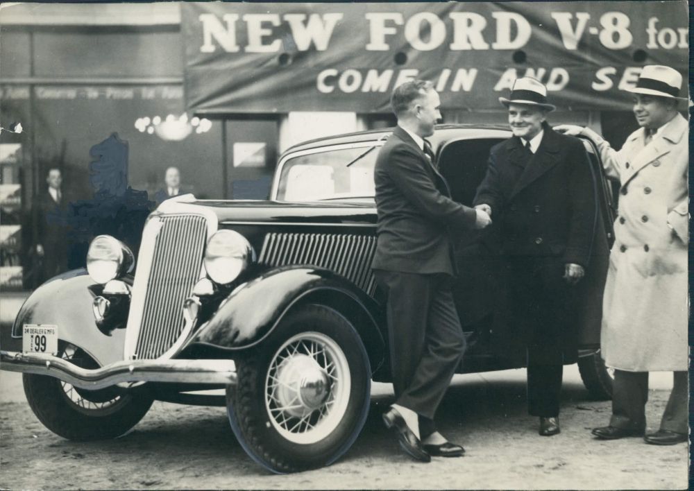 http://theoldmotor.com/wp-content/uploads/2011/02/1934-Ford.jpg