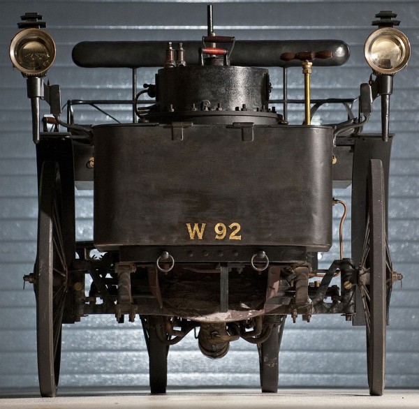 1884-De-Dion-Bouton-et-Trepardoux-Dos-a-Dos-Steam-Runabout1-600x586.jpg