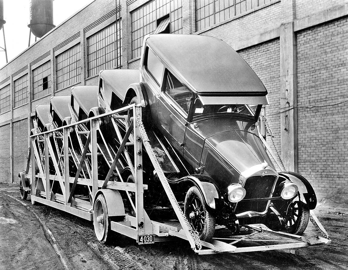http://theoldmotor.com/wp-content/uploads/2016/08/1928-Buicks-Leaving-Manufacturing-Plant.jpg