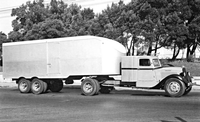 Streamlined Combo – Studebaker Tractor and Utility Trailer | The Old Motor