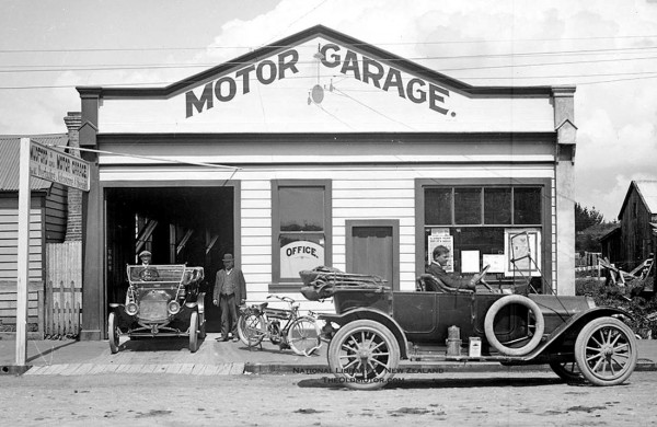 garages - Garages anciens - Page 2 Mudford1-600x390